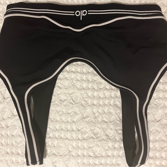 Like New Alo Airlift Line Up Bra BLK/White - Size Small - Picture 5 of 7